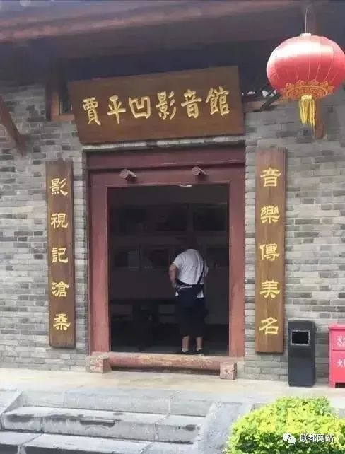 DƬ